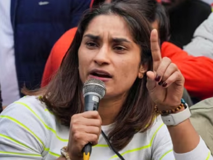विनेश फोगाट से पहले बजरंग पूनिया पद्मश्री लौटा चुके हैं। साक्षी मलिक कुश्ती संघ से संन्यास का ऐलान कर चुकी है। - Dainik Bhaskar