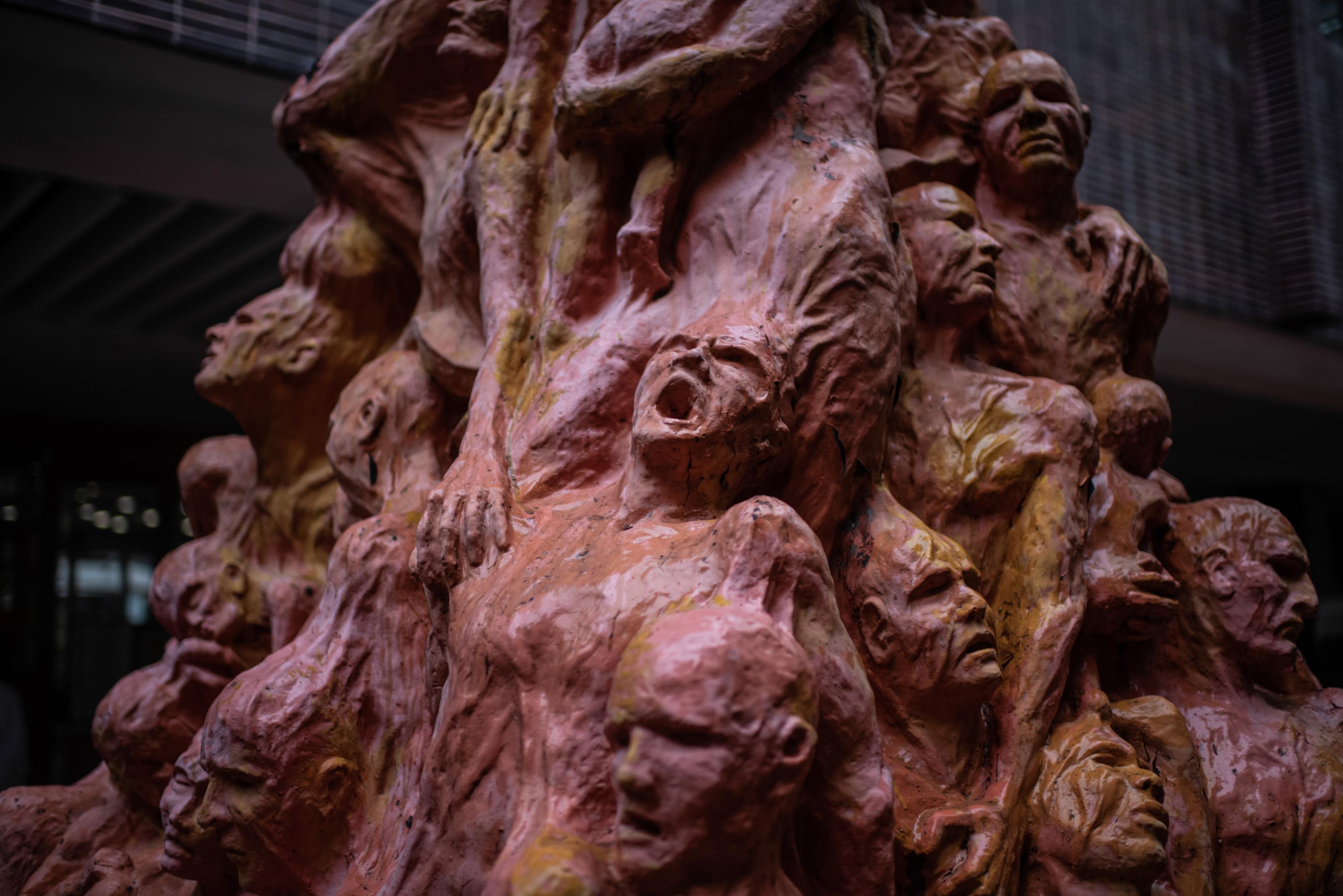 थियानमेन स्क्वायर नरसंहार पर बने मेमोरियल को पिलर ऑफ शेम नाम दिया गया है।