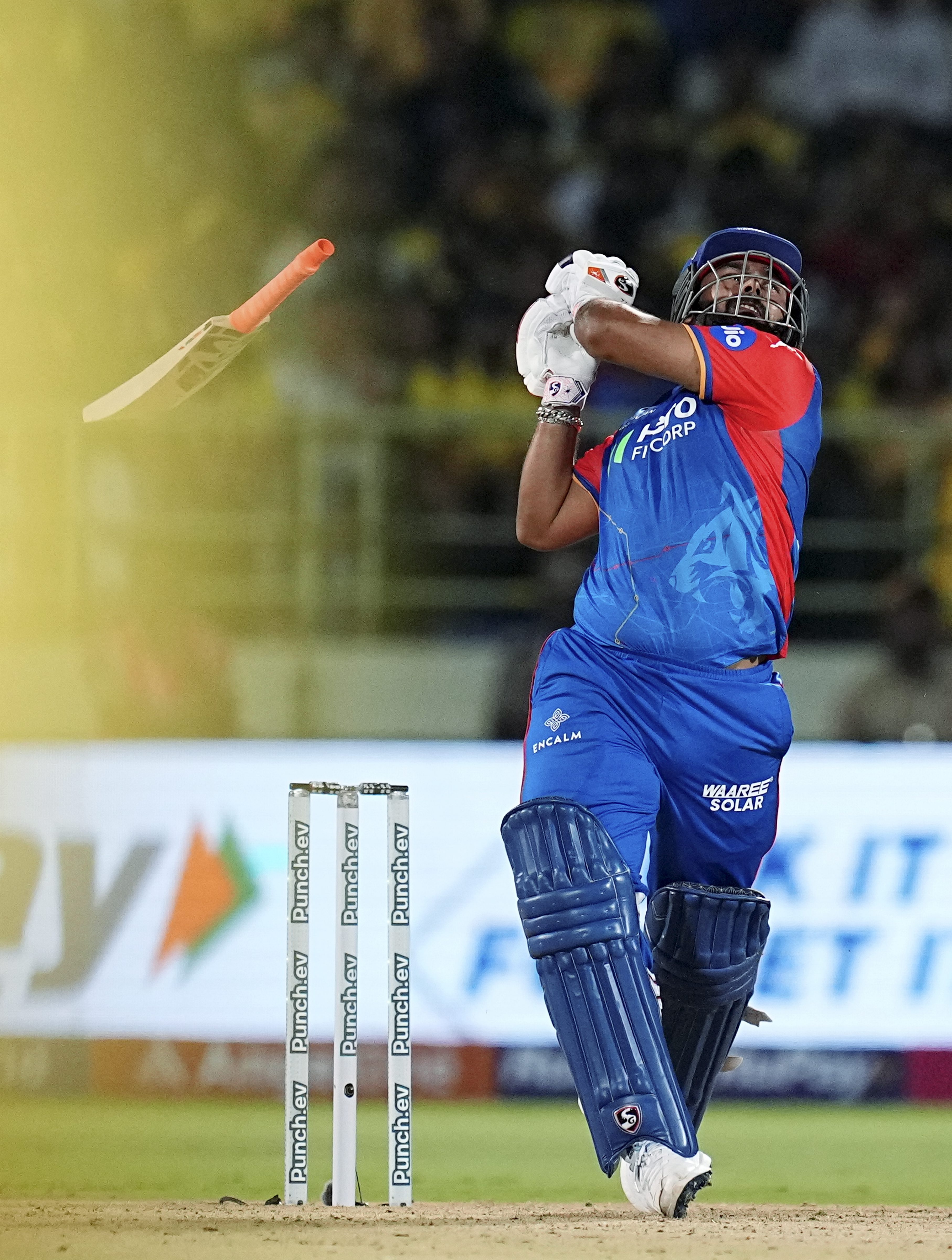 ऋषभ पंत ने हाथ से बैट छूट जाने के बाद भी एक रन दौड़कर पूरा कर लिया।