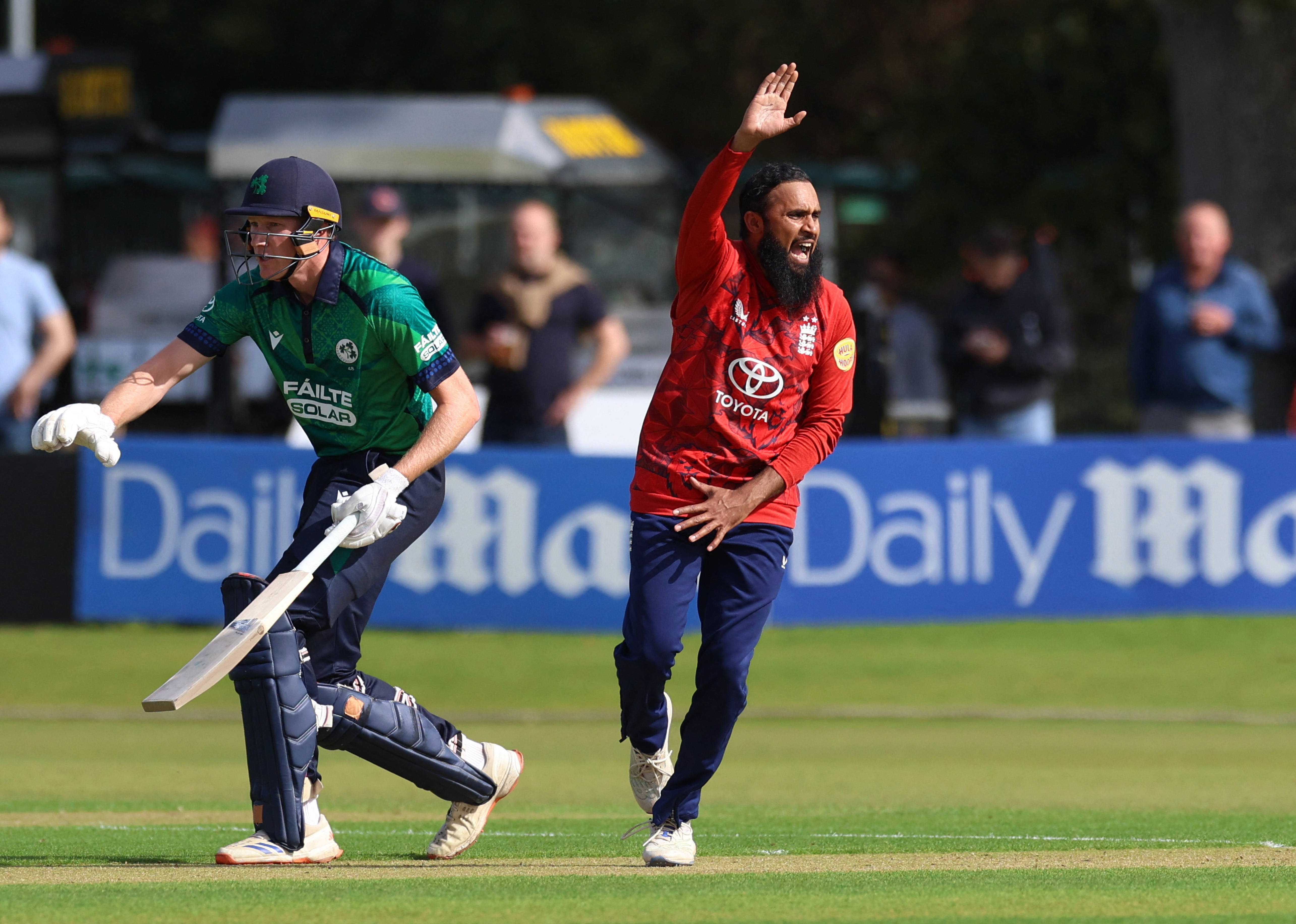 आदिल रशीद ने 36 रन देकर 1 विकेट लिया।