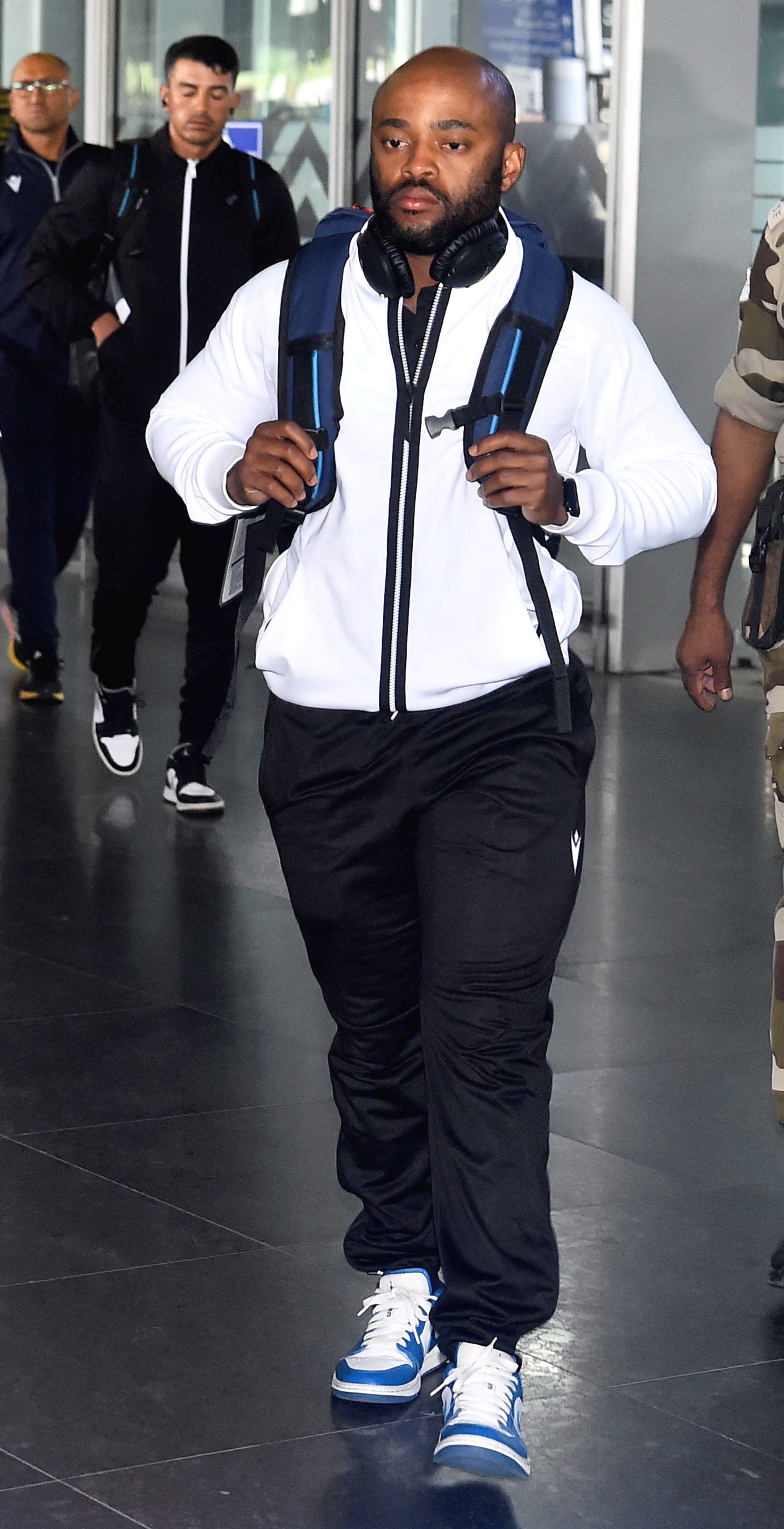 साउथ अफ्रीका के कप्तान टेम्बा बावुमा टीम के साथ सोमवार को कोलकाता पहुंचे।