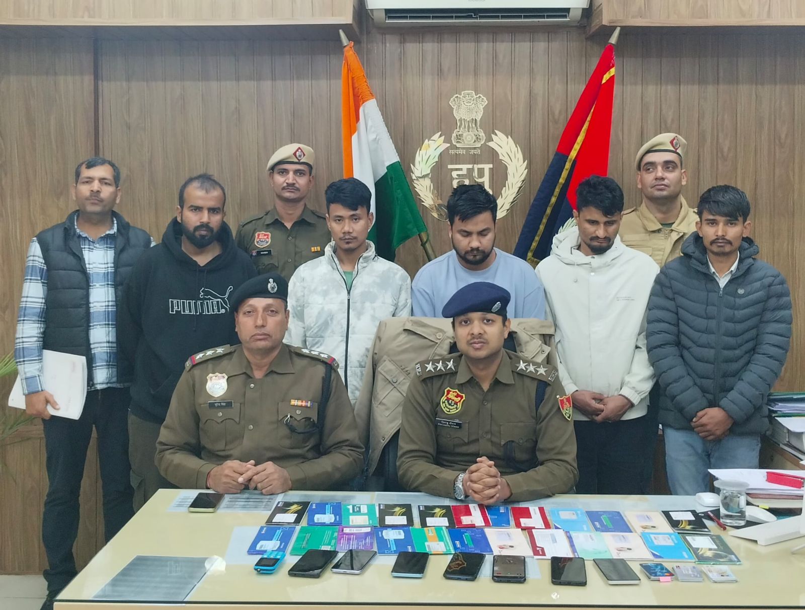 गुरुग्राम में साइबर पुलिस द्वारा अरेस्ट किए गए नेपाल मूल के आरोपी।