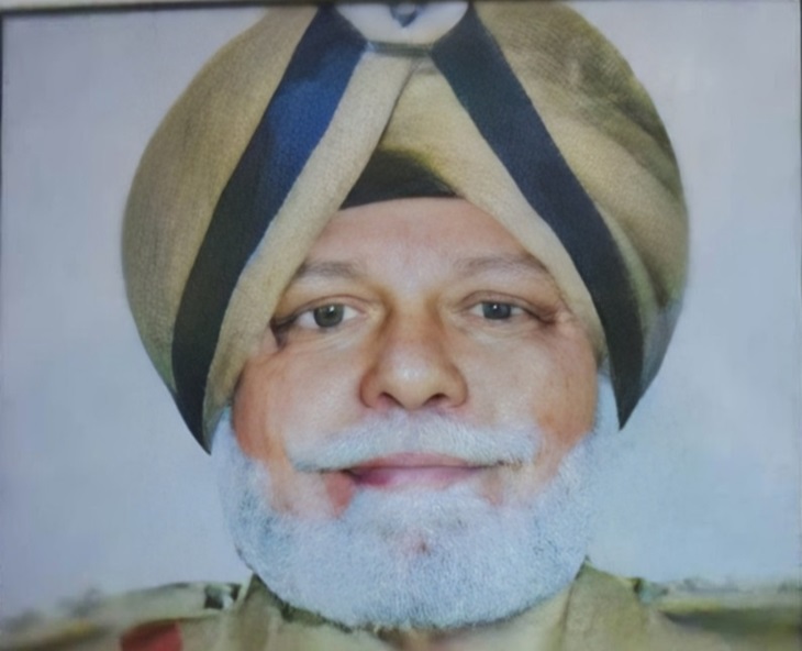दविंदर सिंह गरचा की पंजाब पुलिस की वर्दी में फोटो।